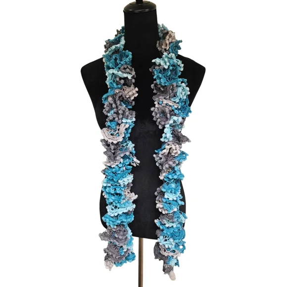 Elegant handmade scarf - Picture 9 of 10